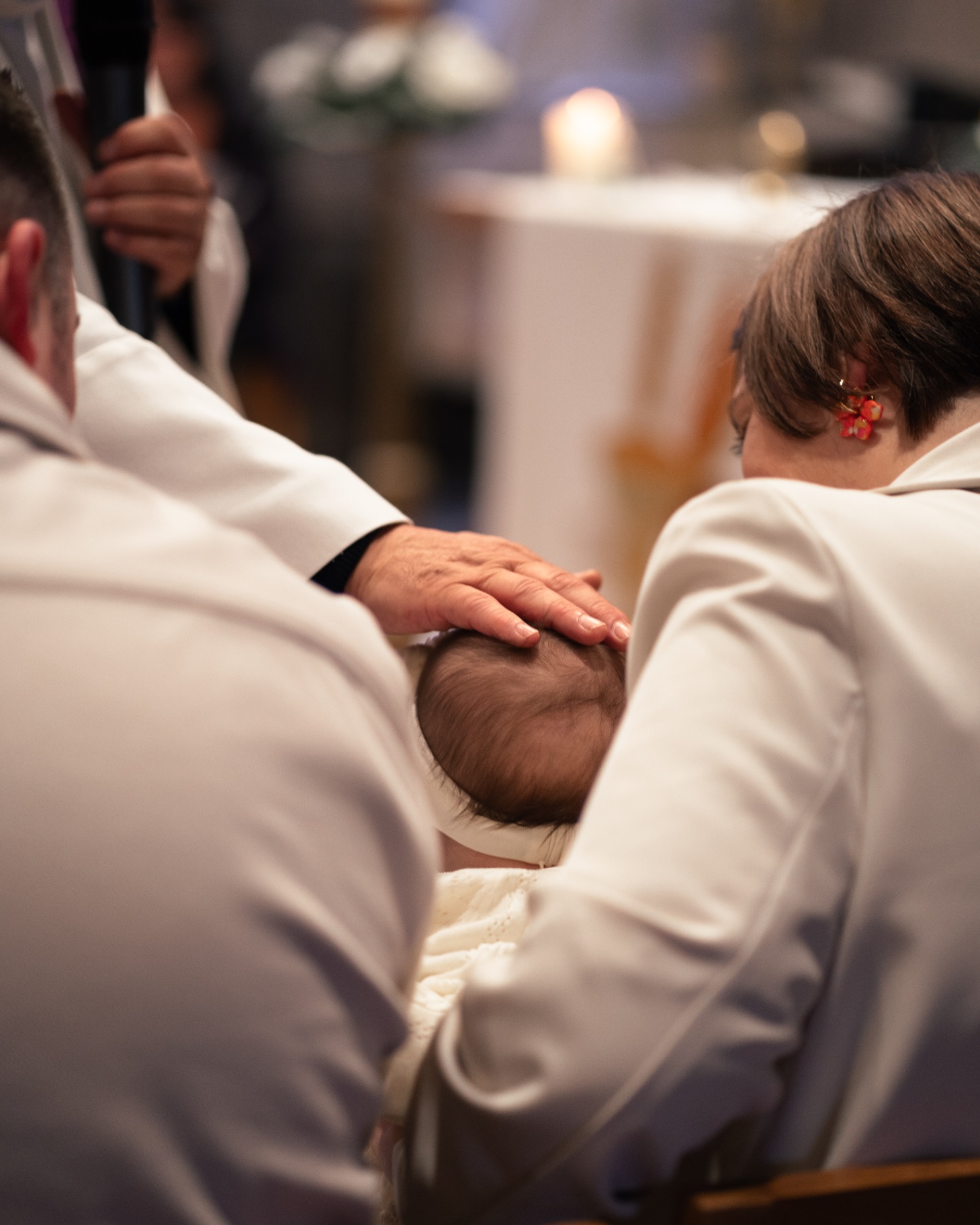 Baptême, bénédiction du bébé à l'église